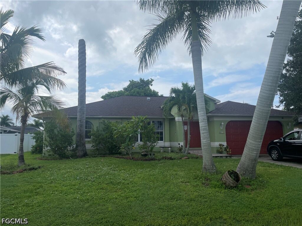 Property Photo: 612 SE 31st Terrace FL 33904