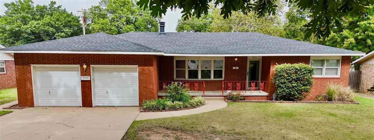 Property Photo:  2913 Larchmont Ave  OK 74604 