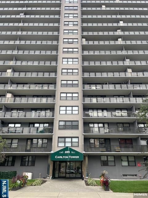 Property Photo:  285 Aycrigg Avenue 14B  NJ 07055 