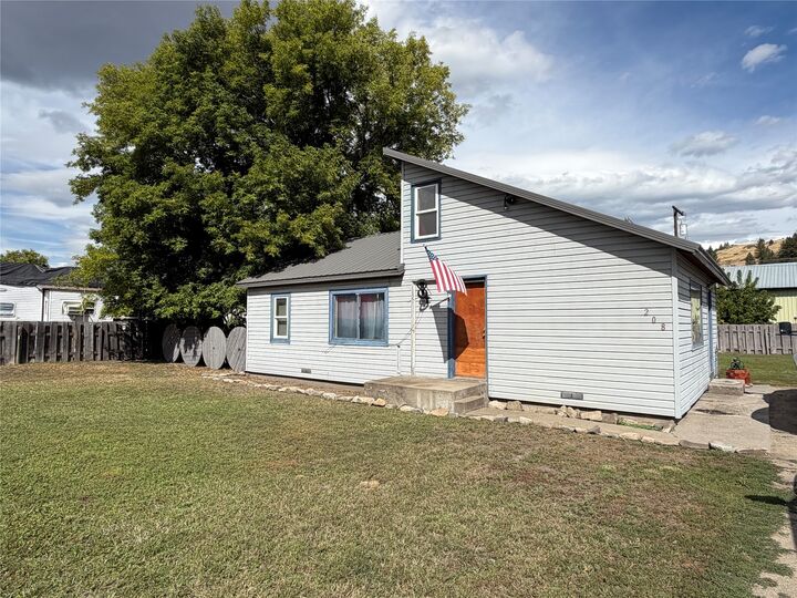 Property Photo: 208 E Meany Street MT 59859