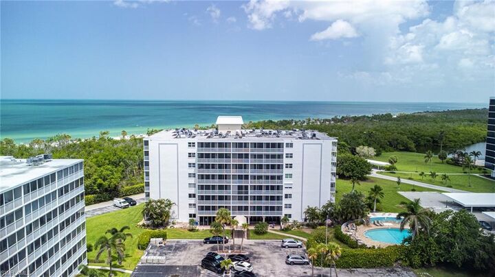 Property Photo:  5 Bluebill Ave 105  FL 34108 