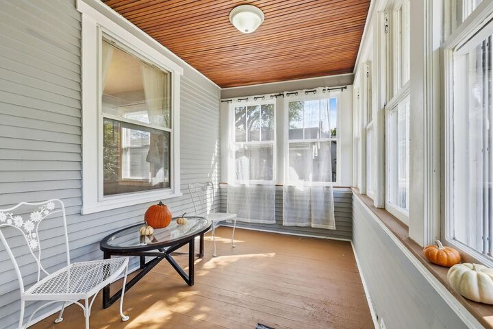 Property Photo:  211 Morton Street E  MN 55107 
