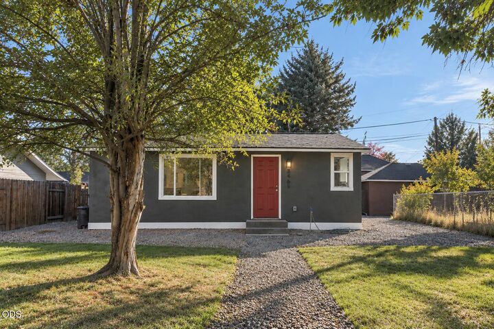 Property Photo: 346 SW 12th Street OR 97756