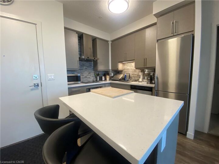 Property Photo:  2081 Fairview Street 901  ON L7R 0E4 