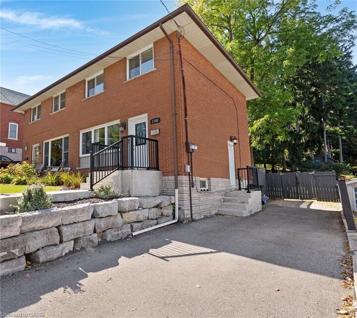 Property Photo:  1708 Franklin Boulevard  ON N3C 1P1 