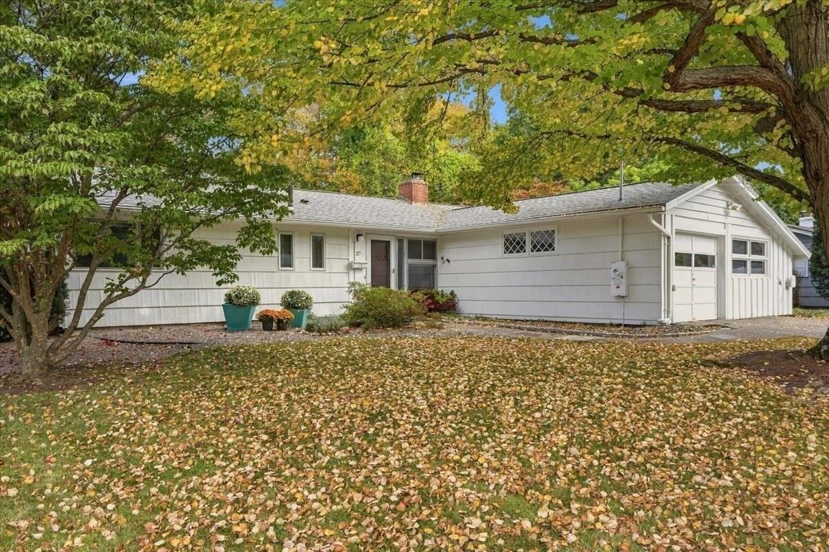 Property Photo:  27 Ridgefield Dr  MA 01701 