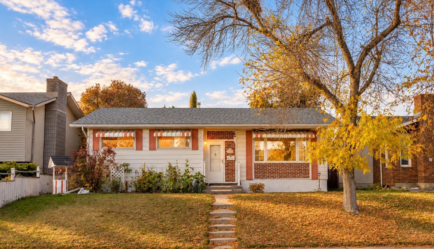 Property Photo:  165 Marbrooke Circle  AB T2A 2W4 