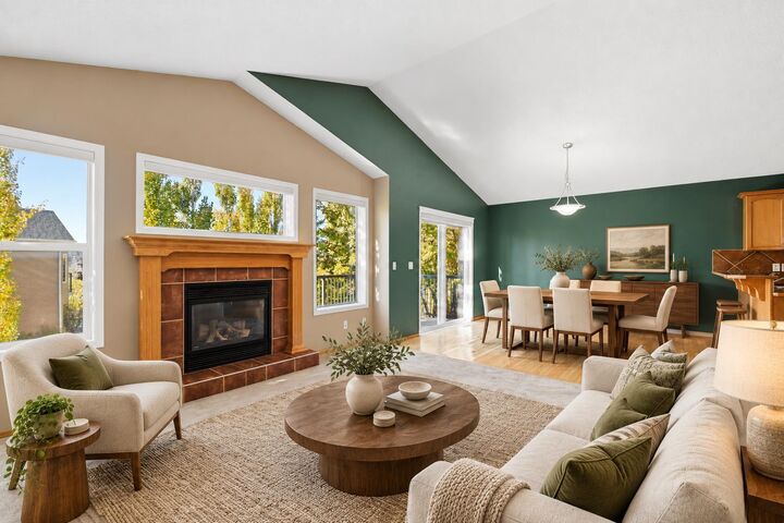 Property Photo:  7 Royal Birch Green NW  AB T3G 5L5 