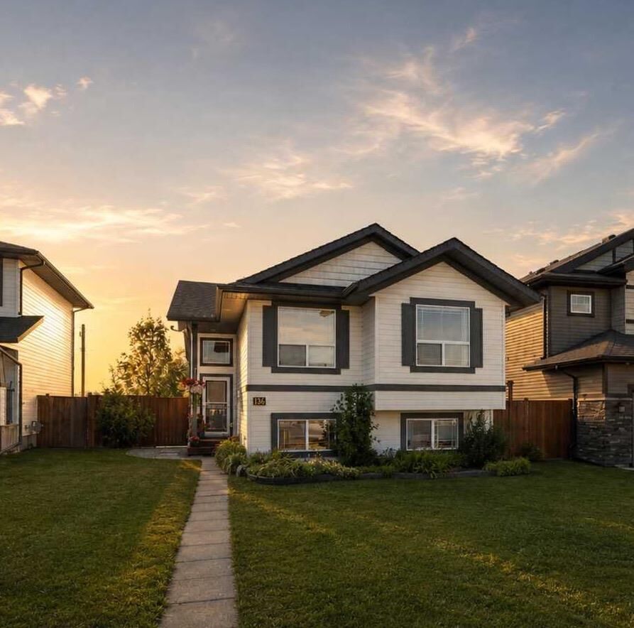 Property Photo:  186 Robinson Avenue  AB T0M 1R0 