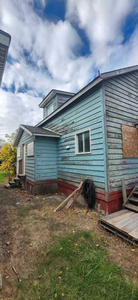 Property Photo:  200 Gleichen Street  AB T0J 1N0 