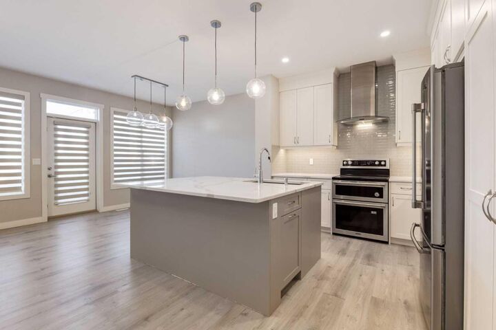 Property Photo:  54 Creekstone Square SW  AB T2X 4P6 
