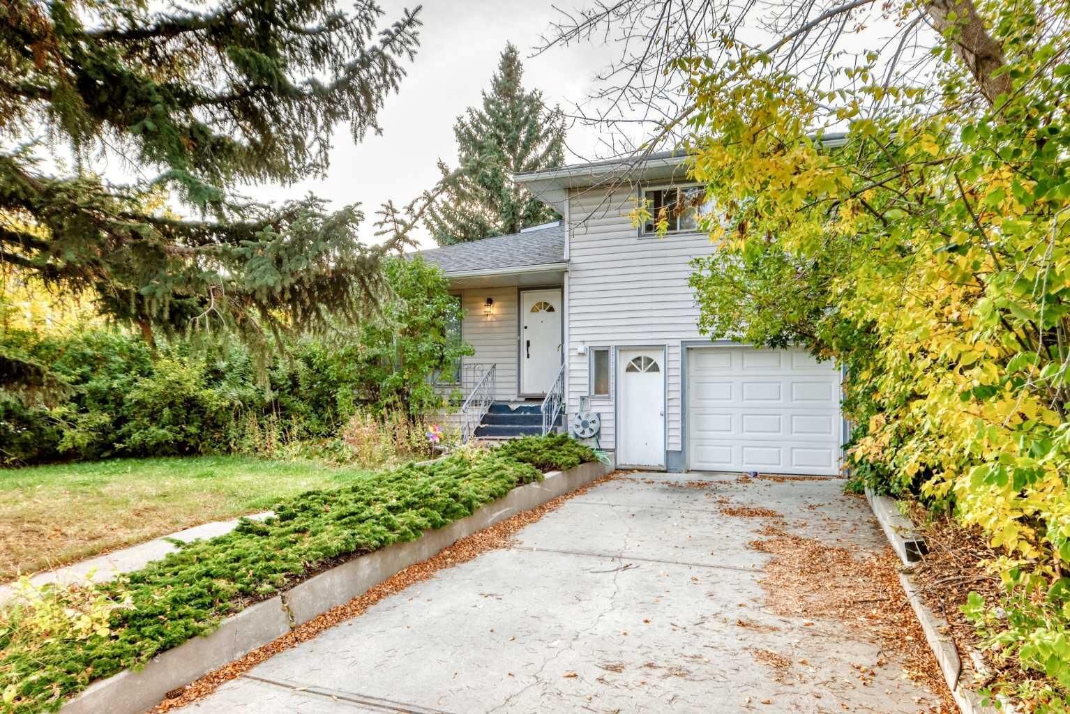 Property Photo:  4015 Centre B Street NW  AB T2K 0W3 