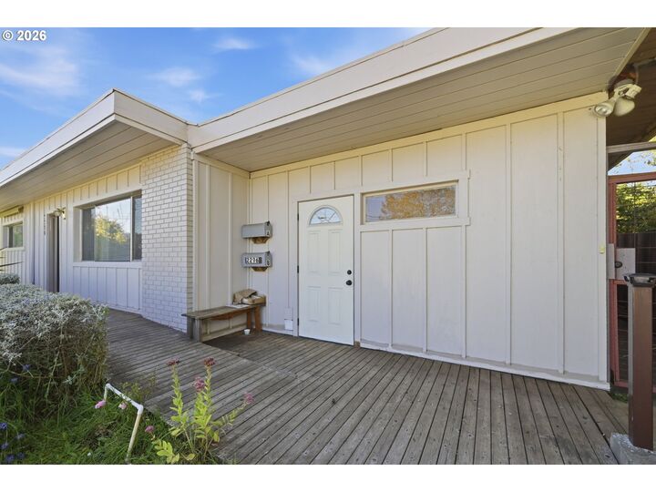 Property Photo:  2296 Pierce St  OR 97405 