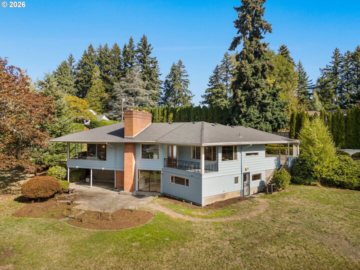 Property Photo:  1930 SE Risley Ave  OR 97267 