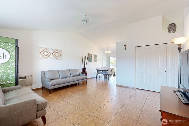 Property Photo: 351 NE 15th Avenue OR 97862