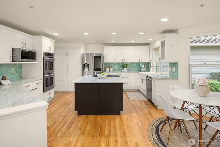 Property Photo:  14220 SE 77th Street  WA 98059 
