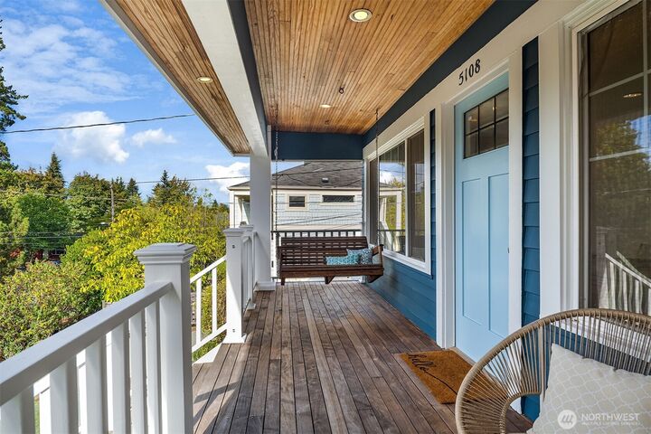 Property Photo: 5108 Woodlawn Avenue N WA 98103