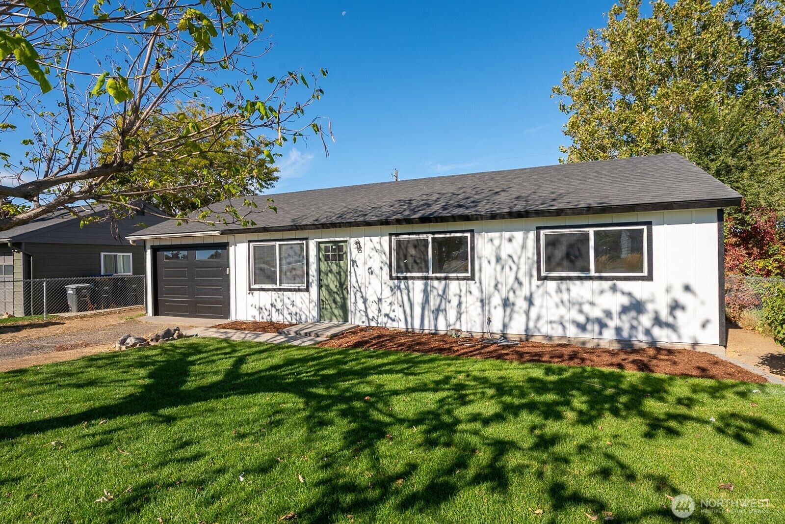 Property Photo: 710 S Hawthorne Drive WA 98837