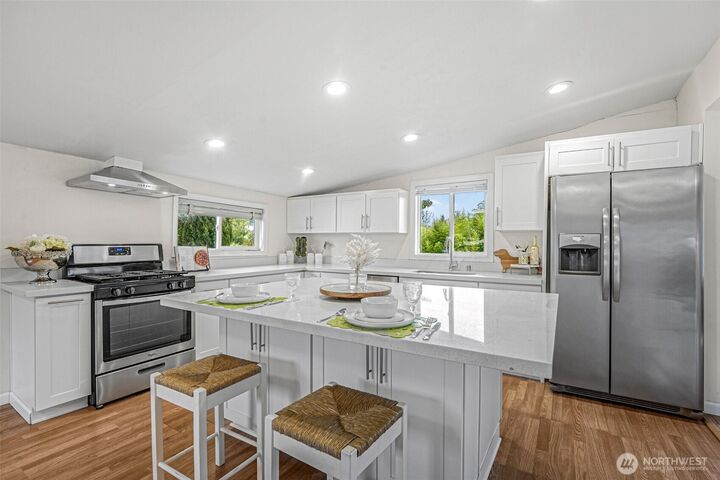 Property Photo:  15425 SE 11th Street  WA 98007 