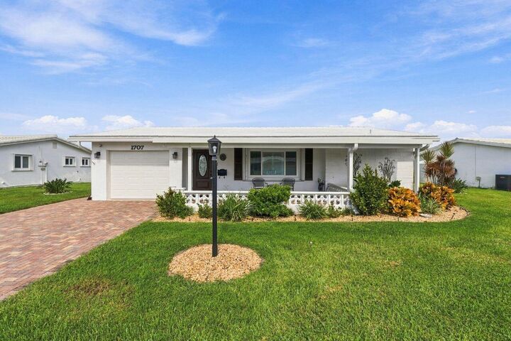 Property Photo: 1707 SW 18th Street FL 33426