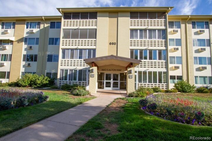 Property Photo: 660 S Alton Way 4A CO 80247