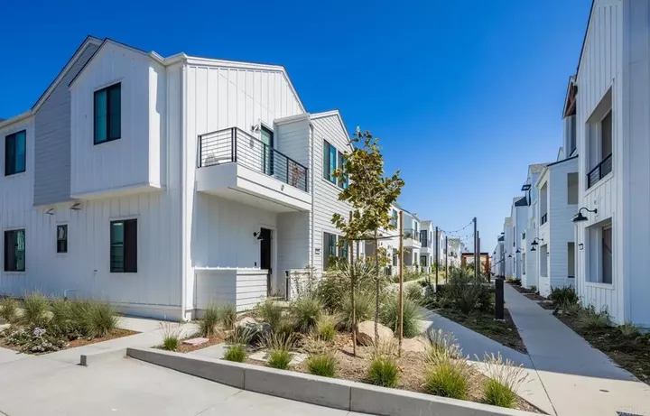 Property Photo:  1502 Livorno Place 104  CA 92024 
