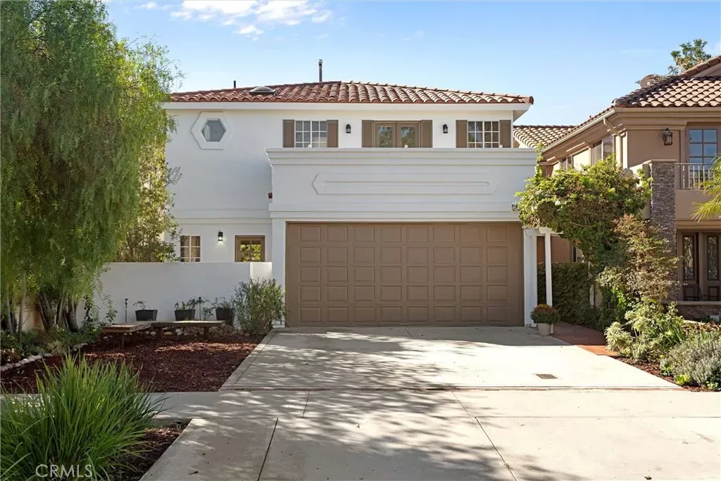 Property Photo:  646 Avenue B  CA 90277 