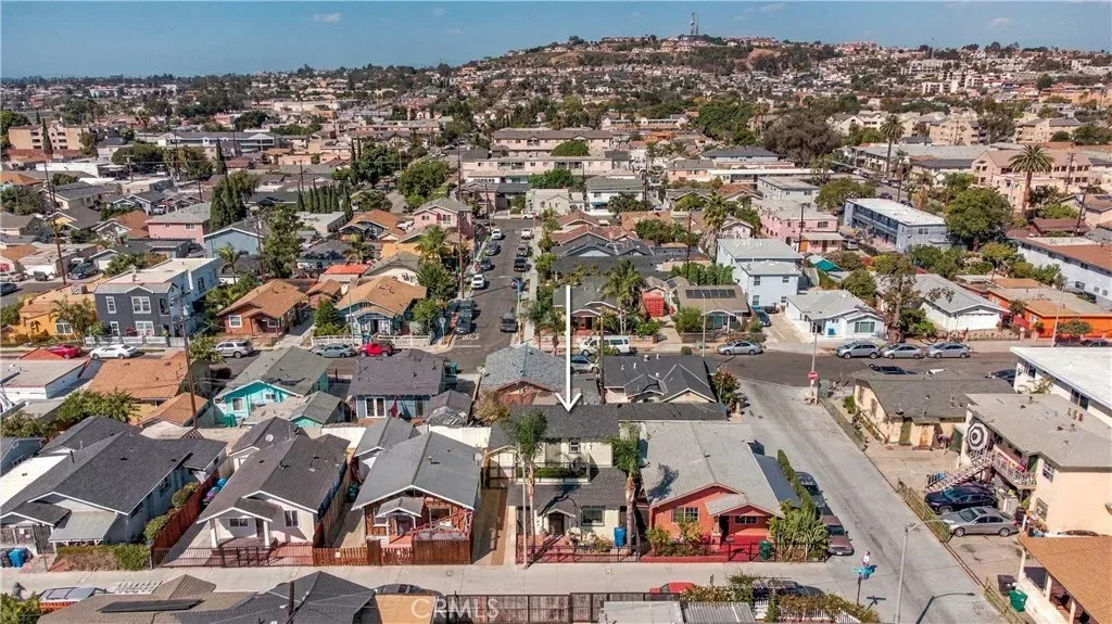 Property Photo:  2151 E Spaulding Court  CA 90804 