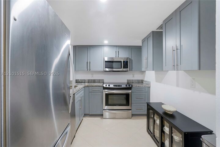 Property Photo: 3900 N Hills Dr 307 FL 33021