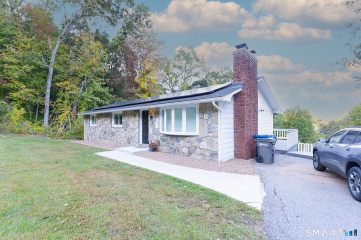 Property Photo:  75 Vernon Street West  CT 06042 