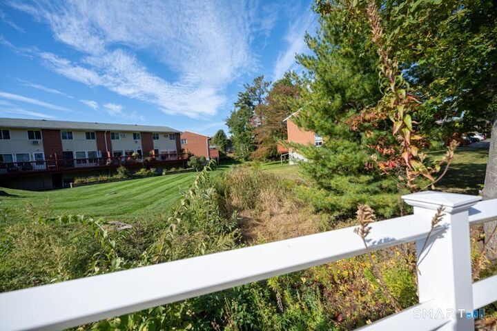 Property Photo:  81 Worth Avenue  CT 06518 