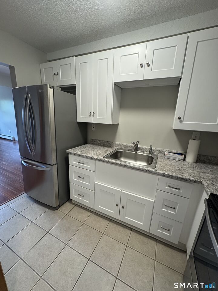 Property Photo:  14 Clay Street A  CT 06120 