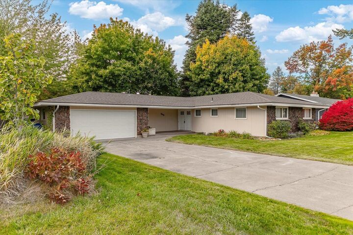Property Photo: 5910 S Crestline St WA 99223