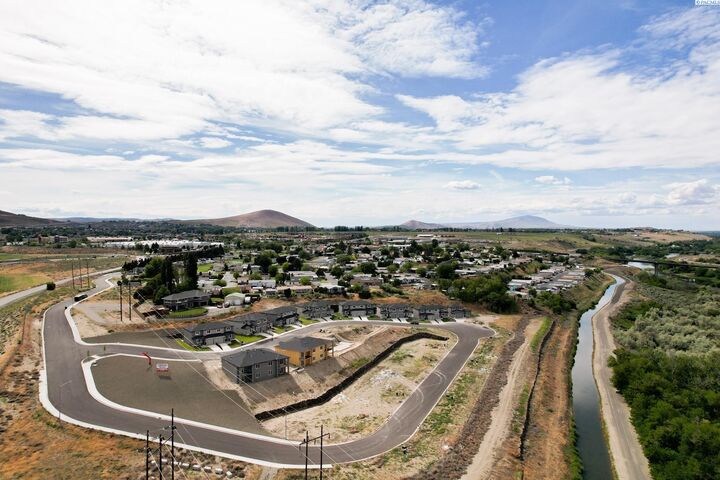 Property Photo:  830 Rio Vista Loop Lot39  WA 99352 