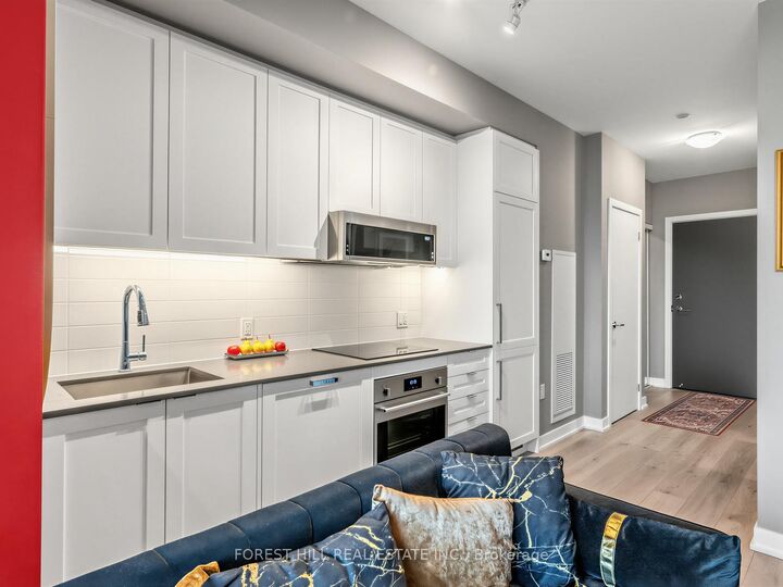 Property Photo:  250 Lawrence Avenue W 703  ON M5M 1B2 