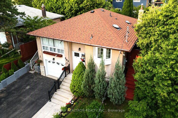 Property Photo:  583 Pinewood Street  ON L1G 2S2 