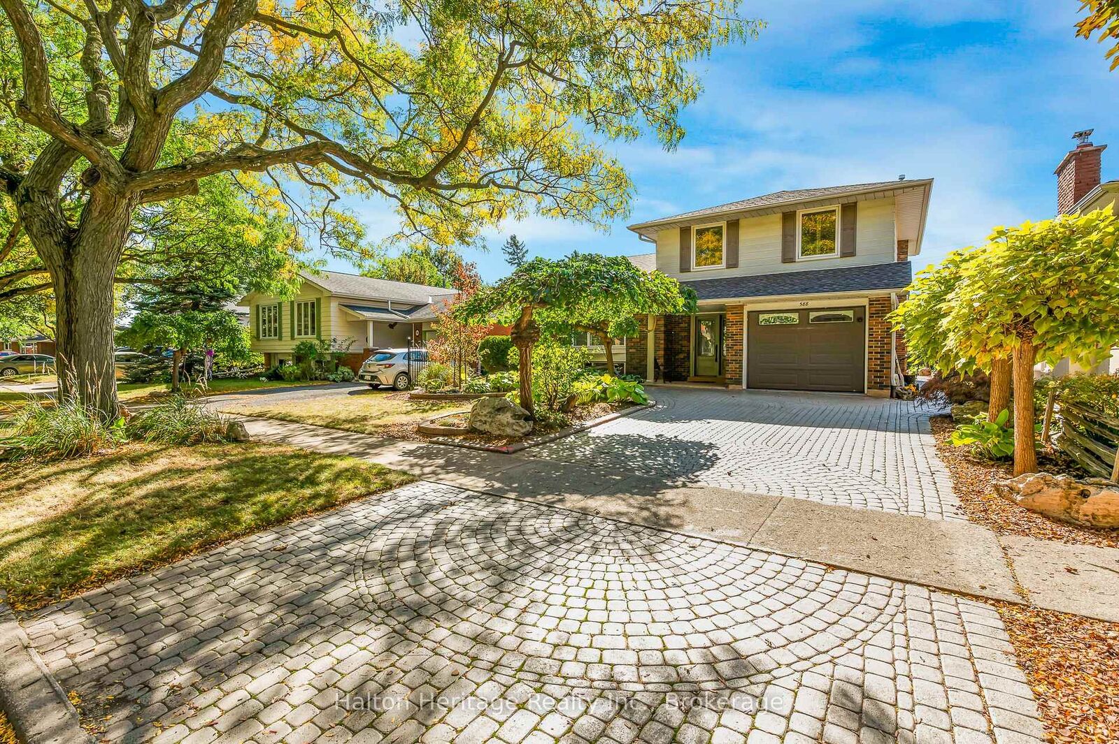 Property Photo: 588 Louise Drive ON L7L 2T9