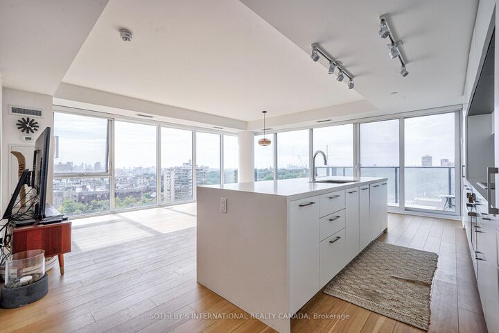 Property Photo: 99 Foxbar Road 1402 ON M4V 0B2