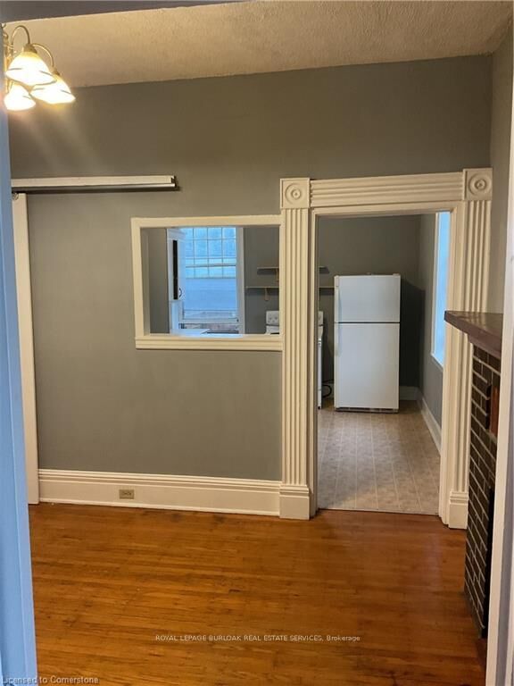 Property Photo:  303 East 19 Street 2  ON L9A 5S6 