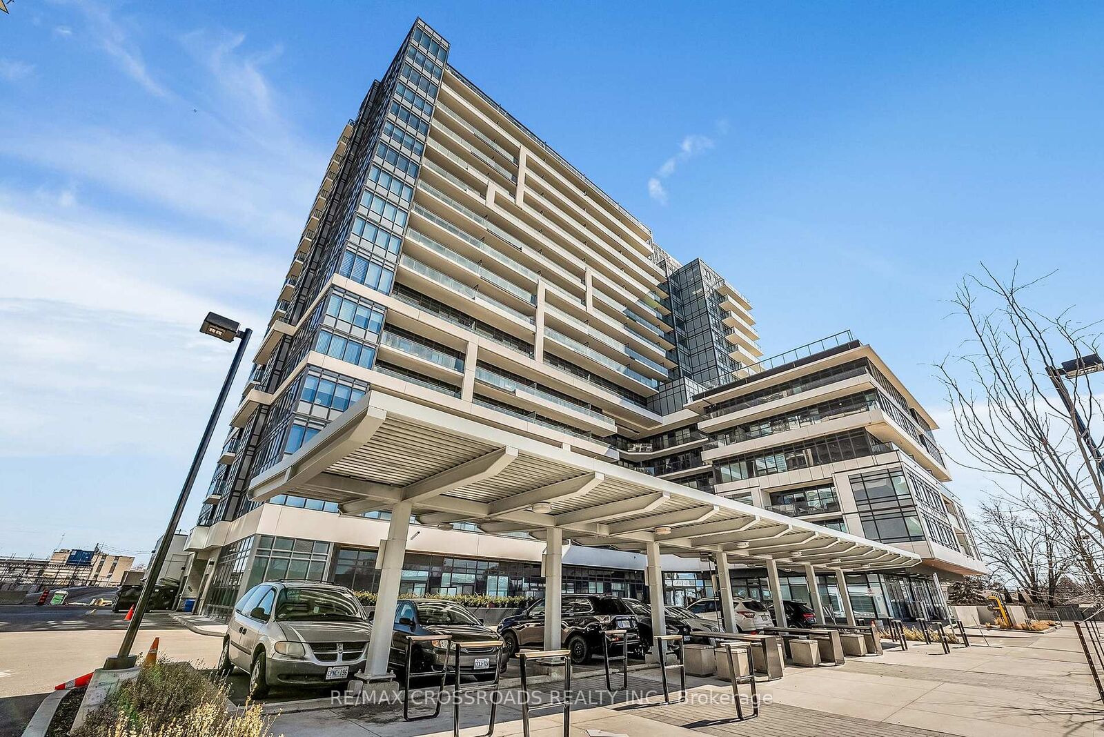 Property Photo:  1480 Bayly Street 1411  ON L1W 3T8 