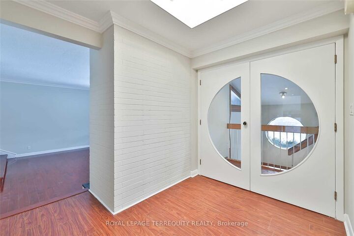 Property Photo:  11 Leacroft Crescent  ON M3B 2G5 