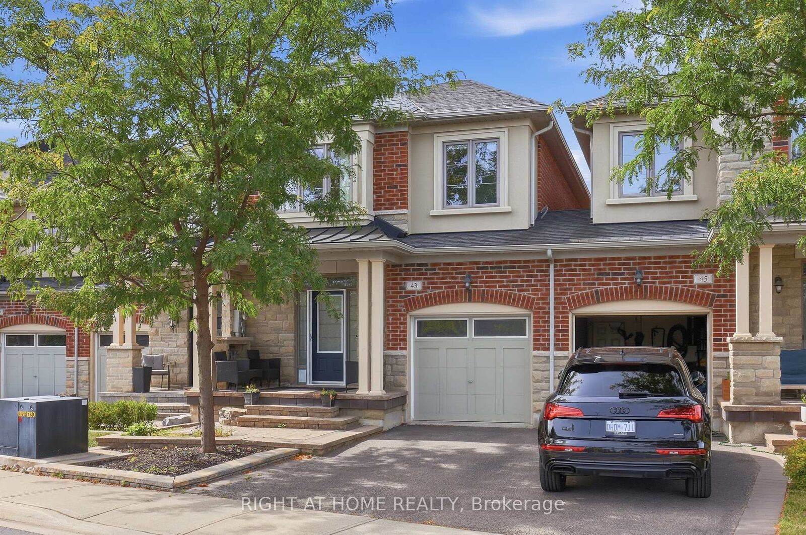 Property Photo:  43 Diamond Leaf Lane  ON L7G 0G7 