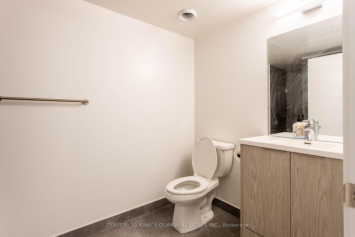 Property Photo: 60 Shuter Street 2005 ON M5B 0B7