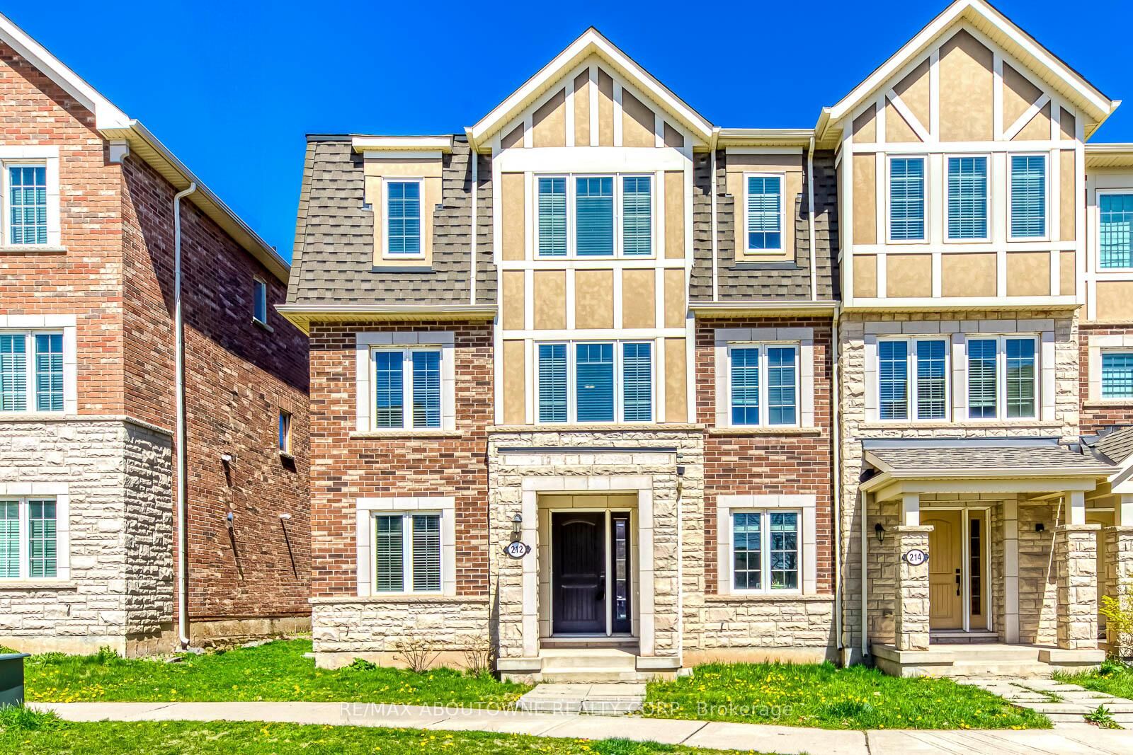 Property Photo:  212 Ellen Davidson Drive  ON L6M 0V1 