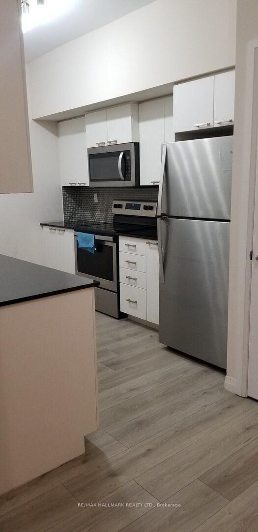 Property Photo:  2152 Lawrence Avenue 105  ON M1R 0B5 