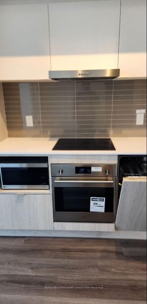Property Photo:  138 Downes Street 3205  ON M5E 0E4 