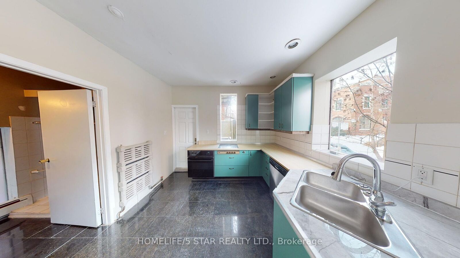 Property Photo:  642 Dovercourt Road Apt 1  ON M6H 2W6 