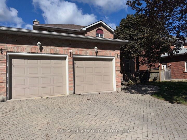 Property Photo: 17 Bridlewood Lane ON K8V 6N4
