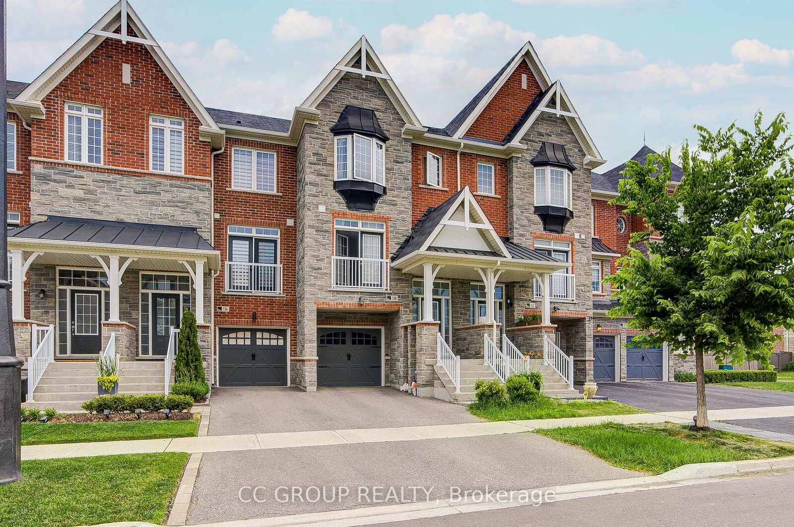 Photo de la propriété:  138 Farooq Boulevard S  ON L4H 4S1 