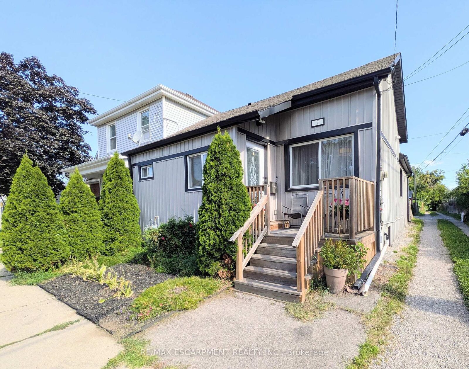 Property Photo:  7 Campbell Avenue  ON L8L 2M7 